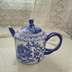 Vintage Bombay Company Blue & White Floral Teapot – Chinoiserie Style